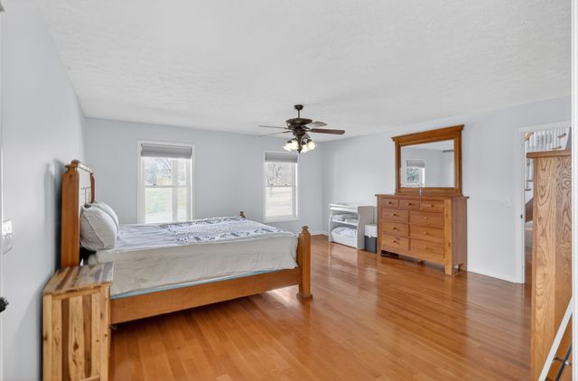 7255 Hall Rd, Greenbrier, TN 37073