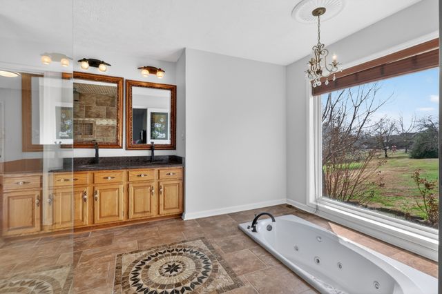 7255 Hall Rd, Greenbrier, TN 37073