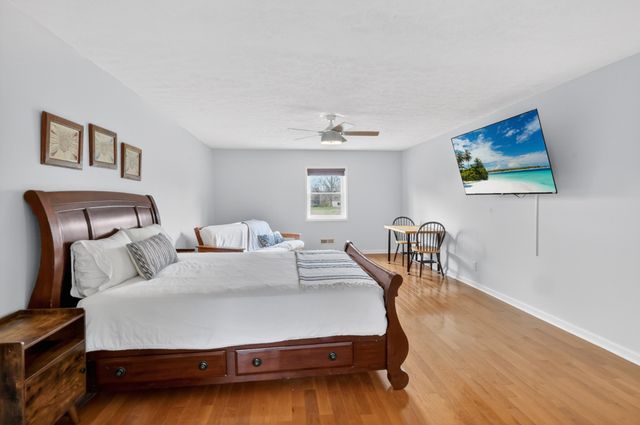 7255 Hall Rd, Greenbrier, TN 37073