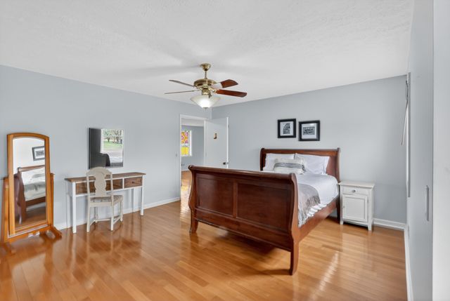 7255 Hall Rd, Greenbrier, TN 37073