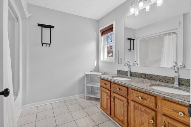 7255 Hall Rd, Greenbrier, TN 37073