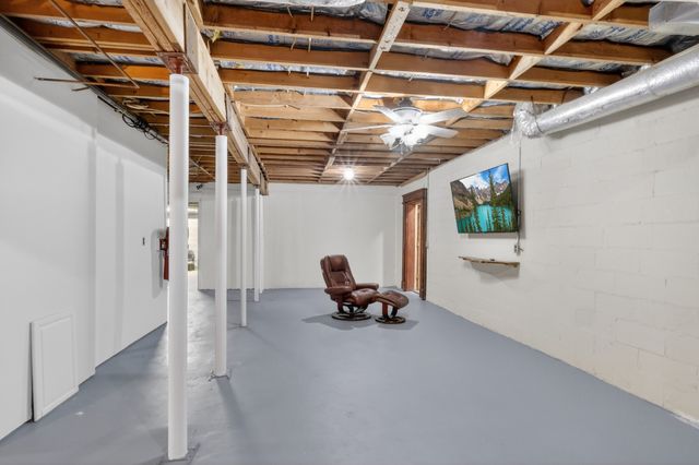 7255 Hall Rd, Greenbrier, TN 37073