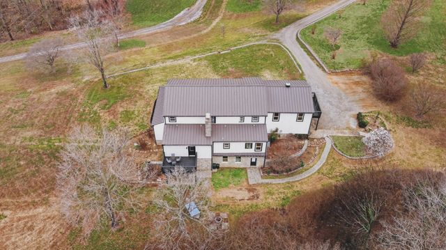 7255 Hall Rd, Greenbrier, TN 37073