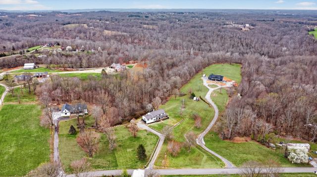 7255 Hall Rd, Greenbrier, TN 37073