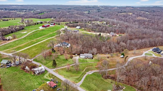 7255 Hall Rd, Greenbrier, TN 37073