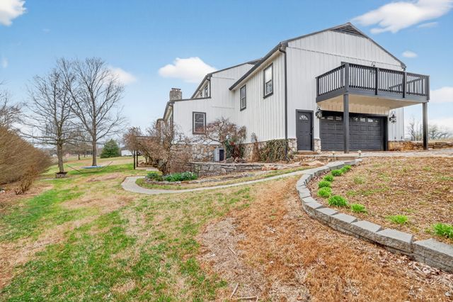 7255 Hall Rd, Greenbrier, TN 37073