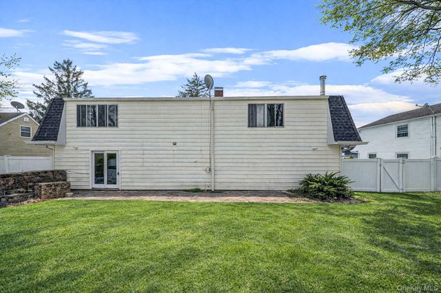 22 Meyer Lane, Medford, NY 11763