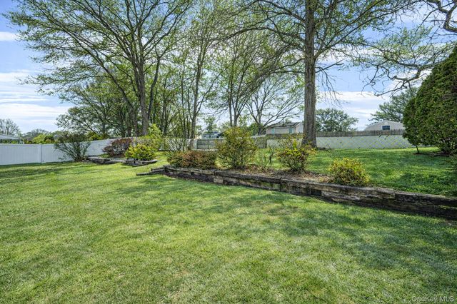 22 Meyer Lane, Medford, NY 11763