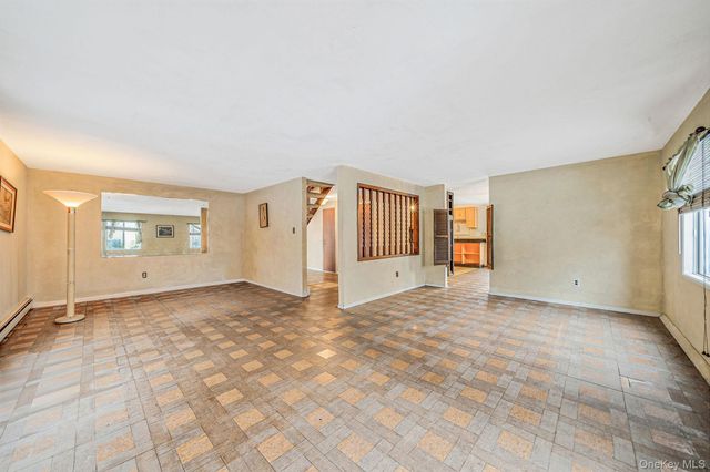 22 Meyer Lane, Medford, NY 11763