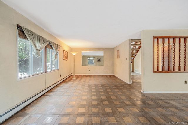 22 Meyer Lane, Medford, NY 11763