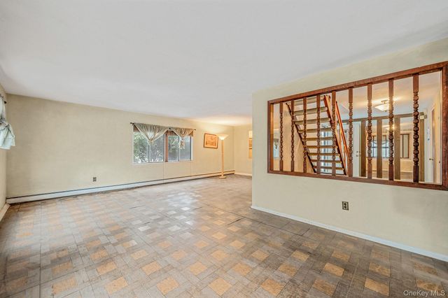 22 Meyer Lane, Medford, NY 11763