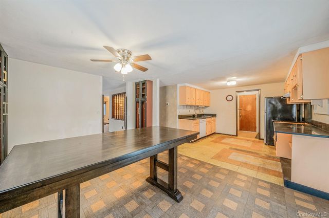 22 Meyer Lane, Medford, NY 11763