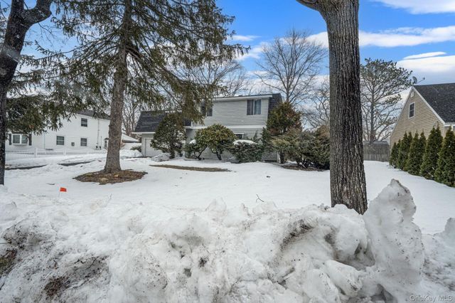 22 Meyer Lane, Medford, NY 11763