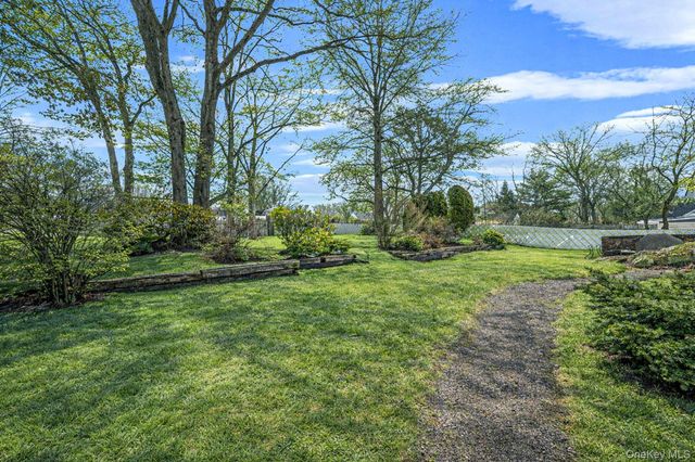 22 Meyer Lane, Medford, NY 11763