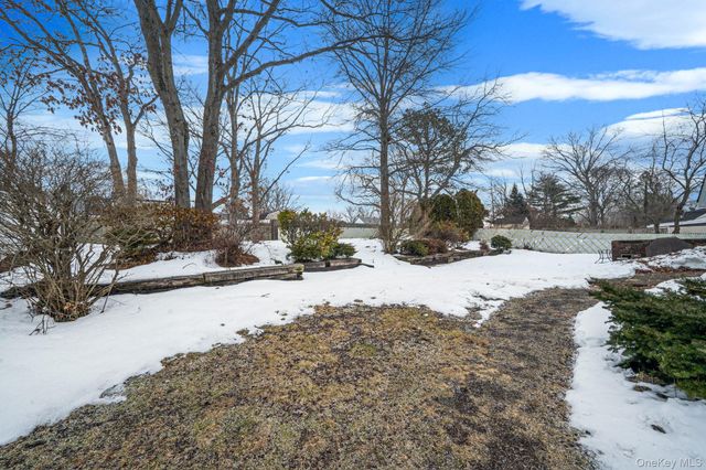 22 Meyer Lane, Medford, NY 11763