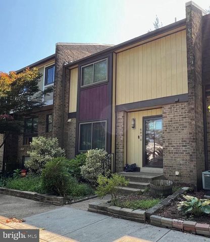 6870 DEER RUN DR, Alexandria, VA 22306