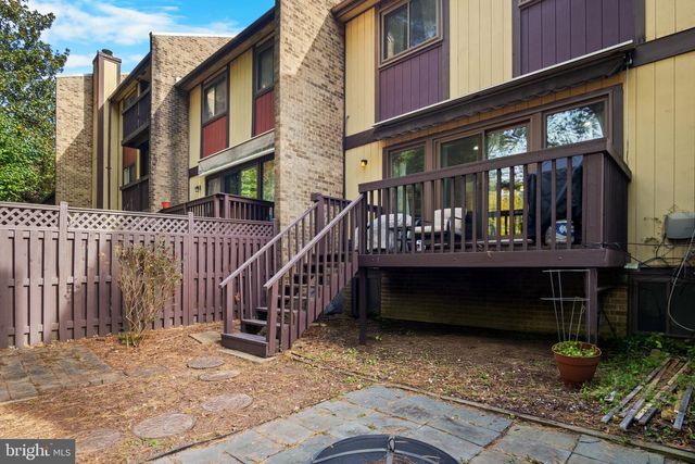 6870 DEER RUN DR, Alexandria, VA 22306