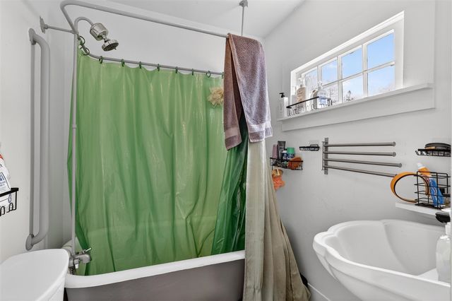 200 E Grove Street, Greenville, MI 48838