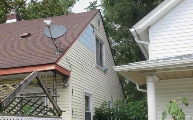 1205 E Muir Avenue, Hazel Park, MI 48030