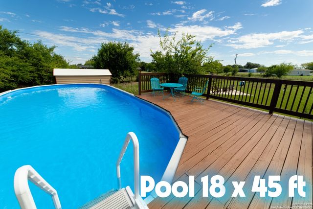 121 PITTS LN, Marion, TX 78124