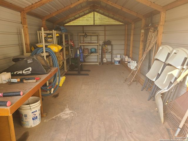 121 PITTS LN, Marion, TX 78124