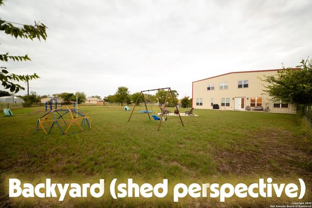 121 PITTS LN, Marion, TX 78124