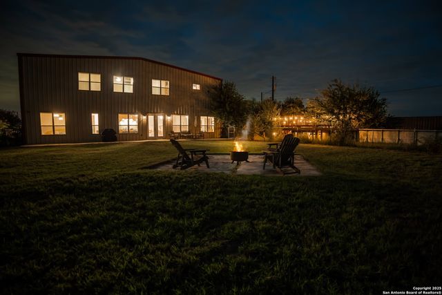 121 PITTS LN, Marion, TX 78124