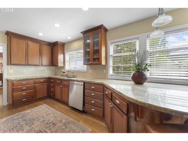 5321 Sw MENEFEE Dr, Portland, OR 97239