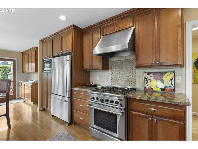 5321 Sw MENEFEE Dr, Portland, OR 97239