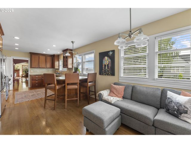 5321 Sw MENEFEE Dr, Portland, OR 97239