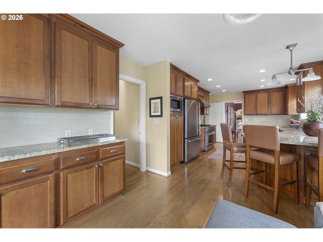 5321 Sw MENEFEE Dr, Portland, OR 97239
