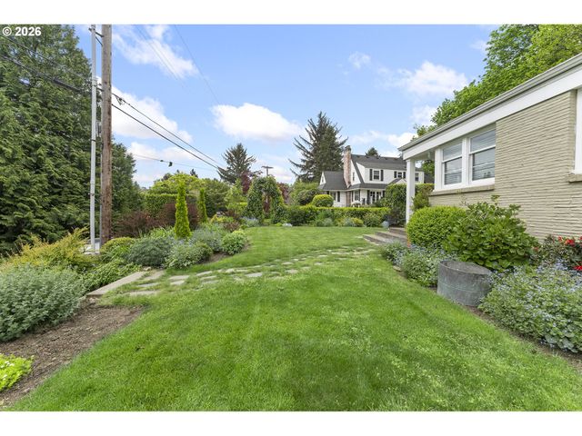 5321 Sw MENEFEE Dr, Portland, OR 97239