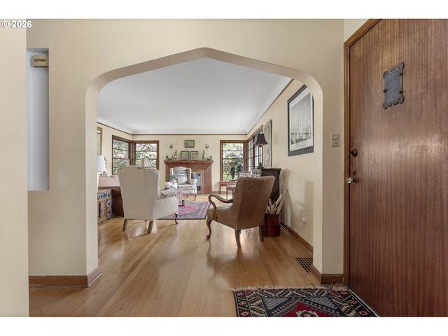 5321 Sw MENEFEE Dr, Portland, OR 97239