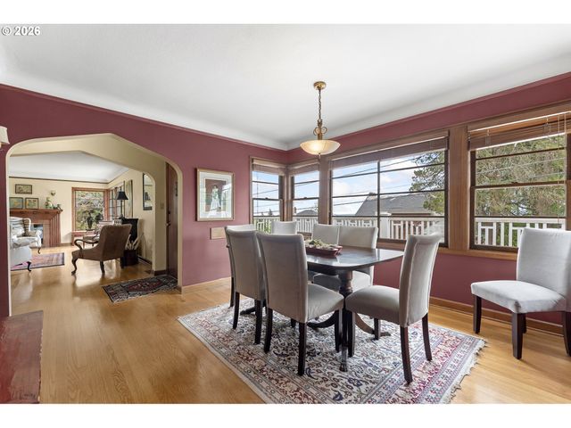 5321 Sw MENEFEE Dr, Portland, OR 97239