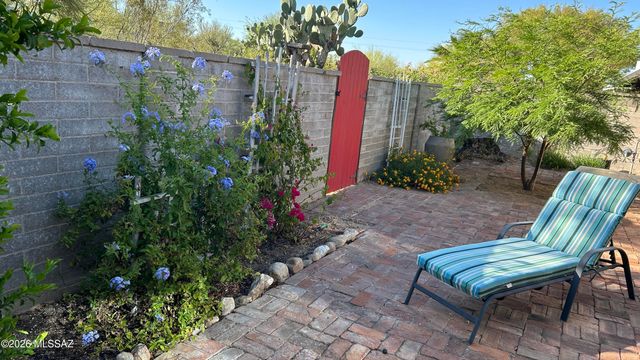 8126 N Madrid Drive, Tucson, AZ 85704