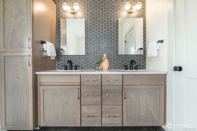 421 N 63rd Street, Seattle, WA 98103