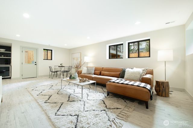 421 N 63rd Street, Seattle, WA 98103