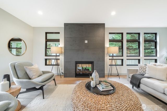 421 N 63rd Street, Seattle, WA 98103