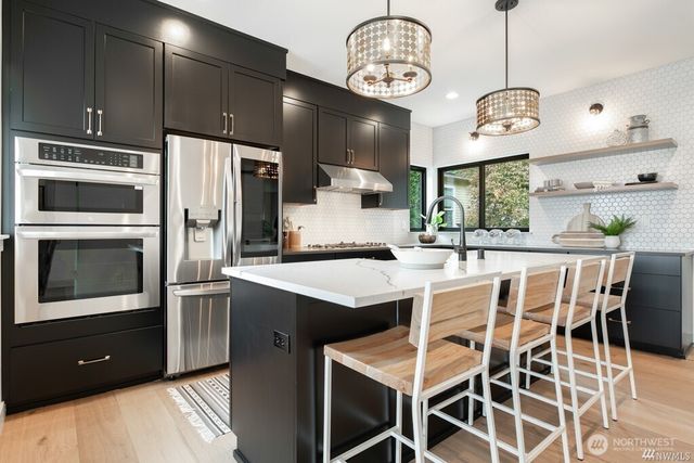 421 N 63rd Street, Seattle, WA 98103