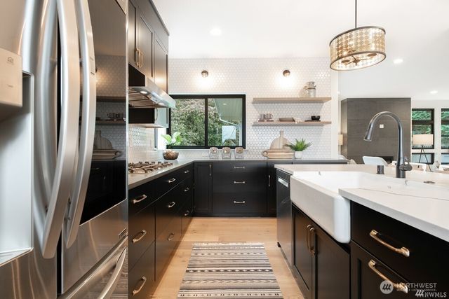 421 N 63rd Street, Seattle, WA 98103