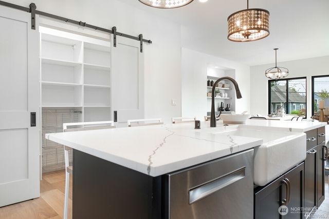421 N 63rd Street, Seattle, WA 98103