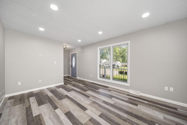 1971 New Market Drive, Grove City, OH 43123