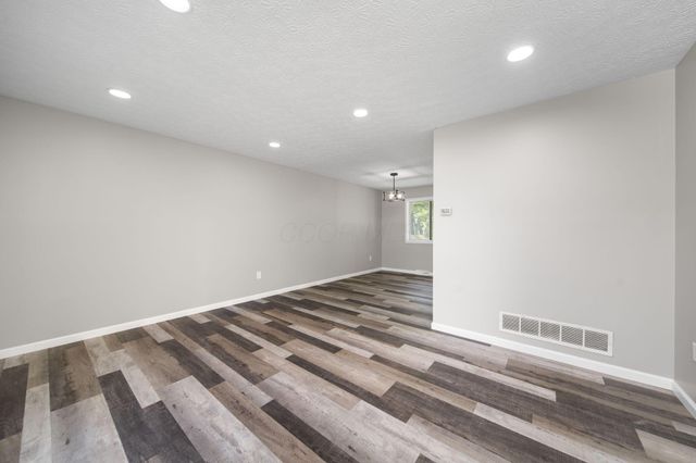 1971 New Market Drive, Grove City, OH 43123