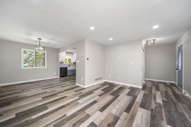 1971 New Market Drive, Grove City, OH 43123