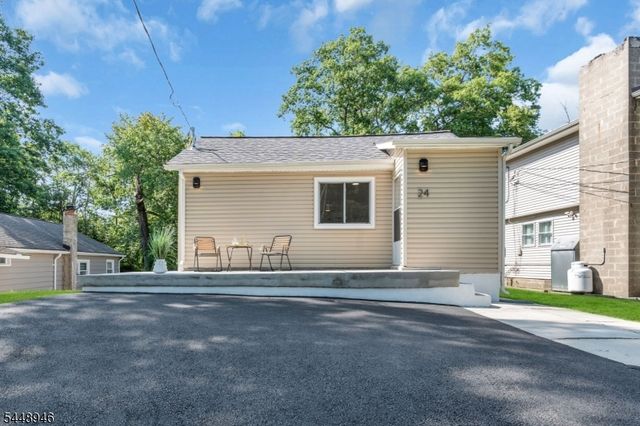24 Northwestern Trl, Hopatcong Boro, NJ 07843