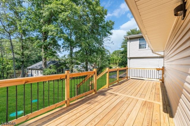 24 Northwestern Trl, Hopatcong Boro, NJ 07843