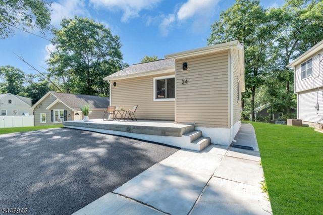 24 Northwestern Trl, Hopatcong Boro, NJ 07843