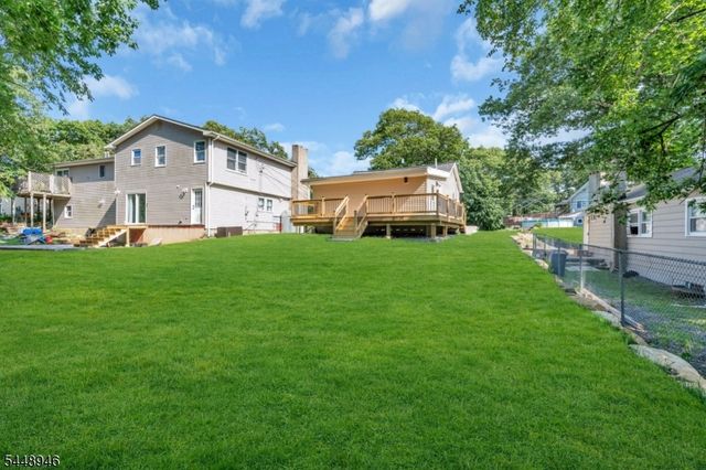 24 Northwestern Trl, Hopatcong Boro, NJ 07843