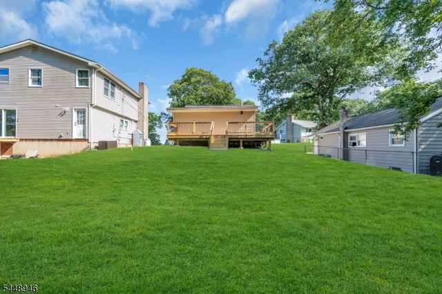 24 Northwestern Trl, Hopatcong Boro, NJ 07843