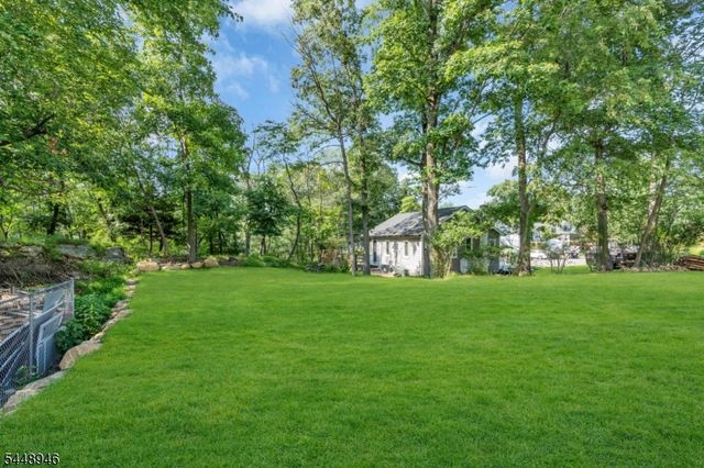 24 Northwestern Trl, Hopatcong Boro, NJ 07843
